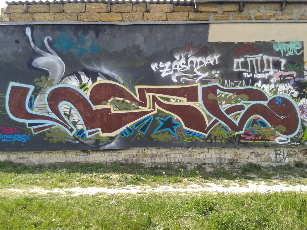 Graffiti Wall - Photo by note - note, outside (2014)