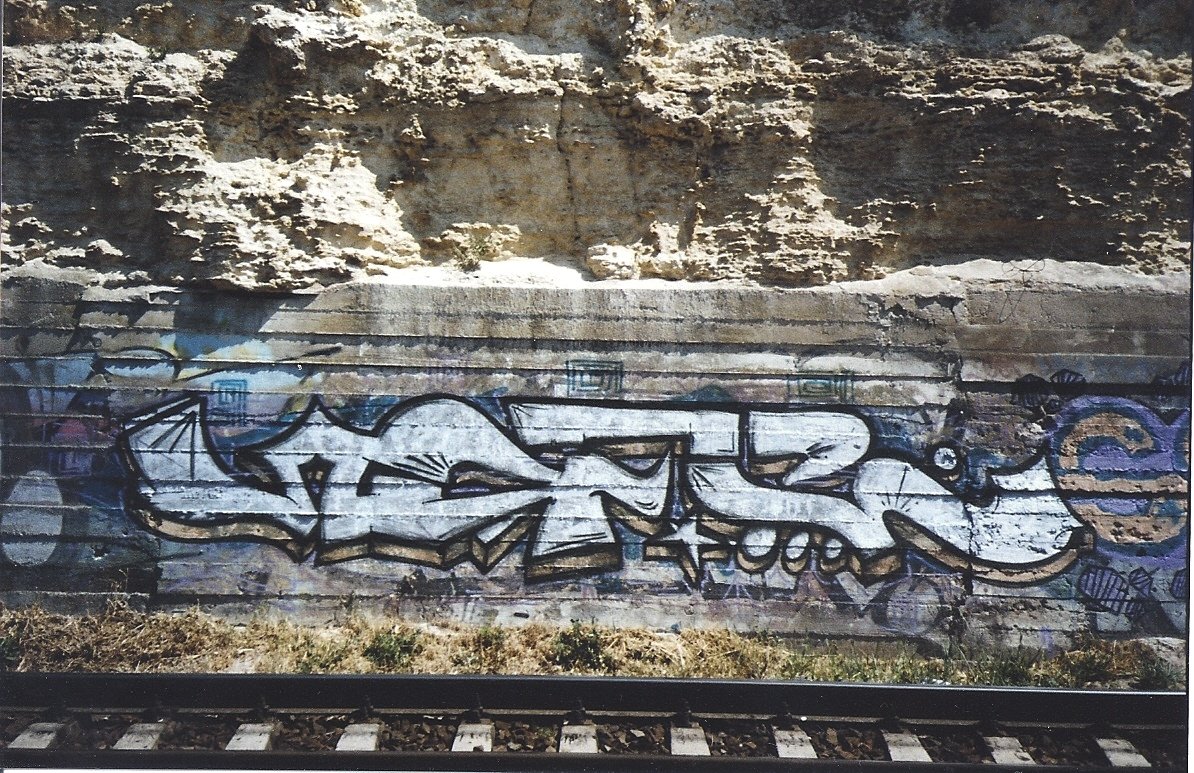 Graffiti Wall - Photo by note - Trainline, note, outs (2014)