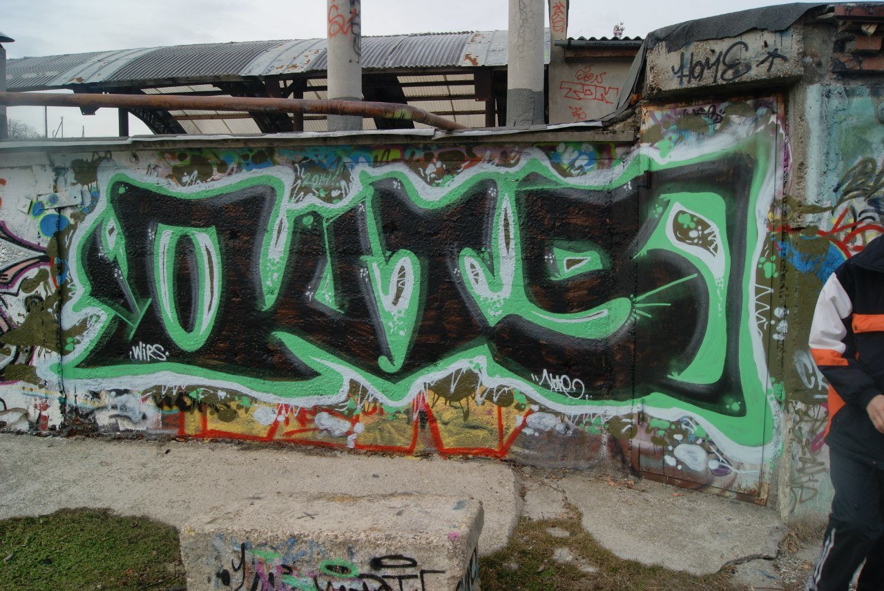 Graffiti Wall - Photo by note - Outs, outside, note (2014)