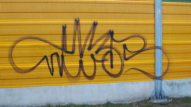 Graffiti Bombing - Photo by nuke - throwie, throwup, nuke (2015)