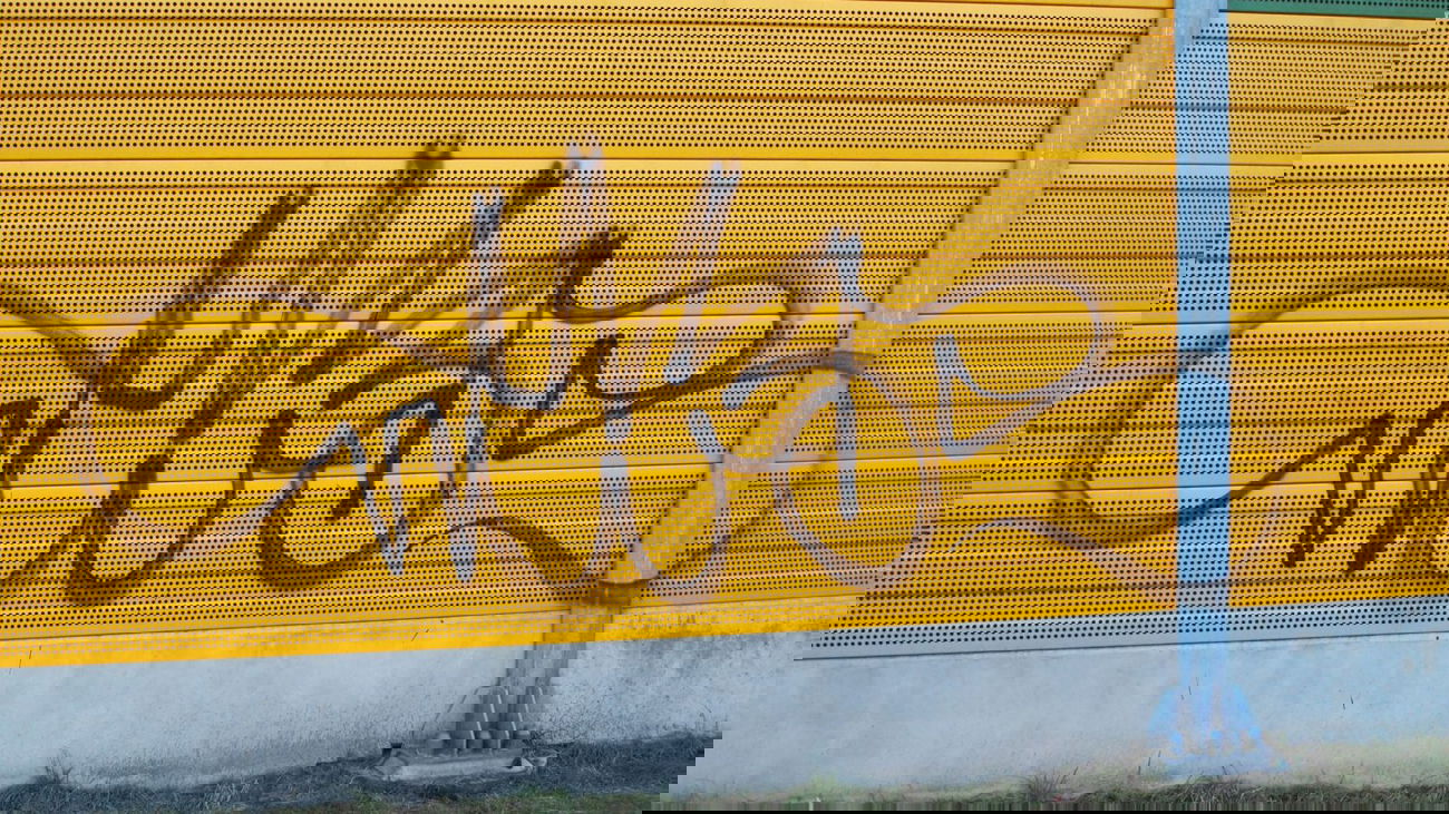 Graffiti Bombing - Photo by nuke - throwie, throwup, nuke (2015)