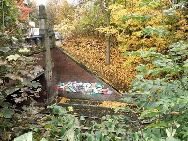 Graffiti Bombing - Photo by nwo123 - ker