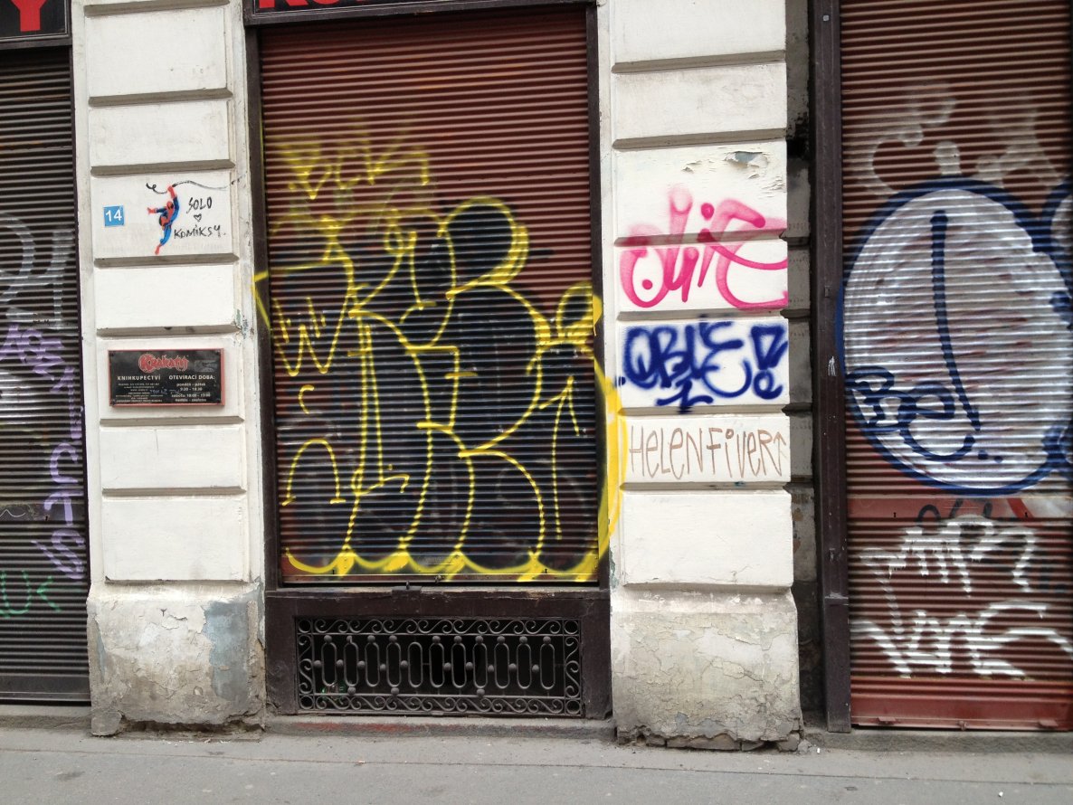 Graffiti Bombing - Photo by obie - obie, praha (2013)