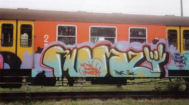 Graffiti Train in Warsaw - Photo by ohhgoodstuff (2002)