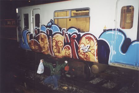 Graffiti Train in London - Photo by ohhgoodstuff - sien, kfc, london