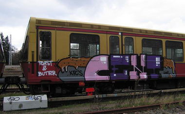 Graffiti Train in Niederdorla - Photo by ohhgoodstuff - cent, kfc
