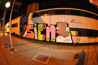 Graffiti Train in Rome - Photo by ohhgoodstuff - sien, kfc