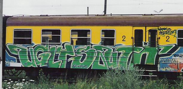 Graffiti Train in Tkaczewska Góra - Photo by ohhgoodstuff - us