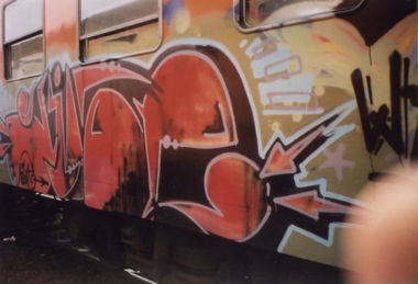Graffiti Train - Photo by ohhgoodstuff - ailoe