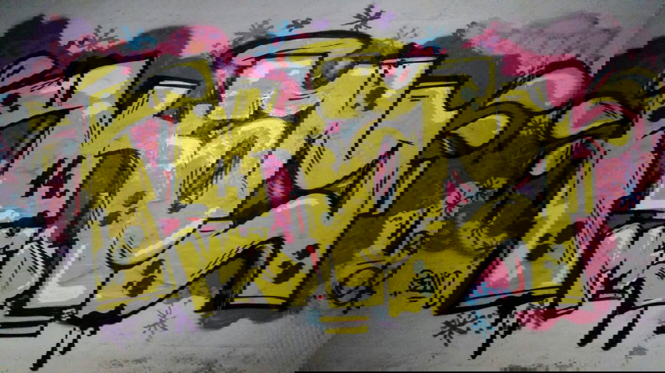 Graffiti Wall - Photo by okayone - okayy (2014)