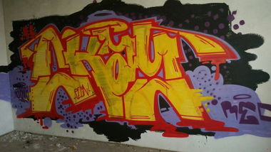 Graffiti Wall - Photo by okayone (2014)