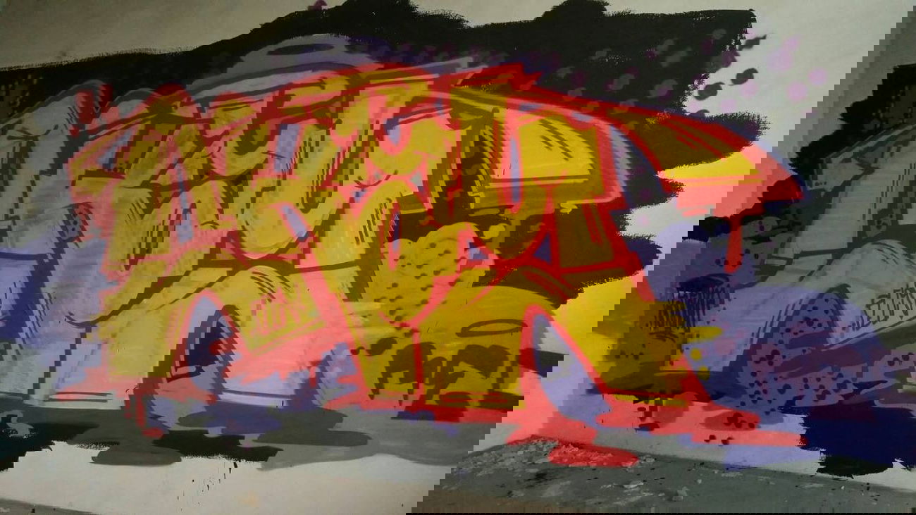 Graffiti Wall - Photo by okayone (2014)