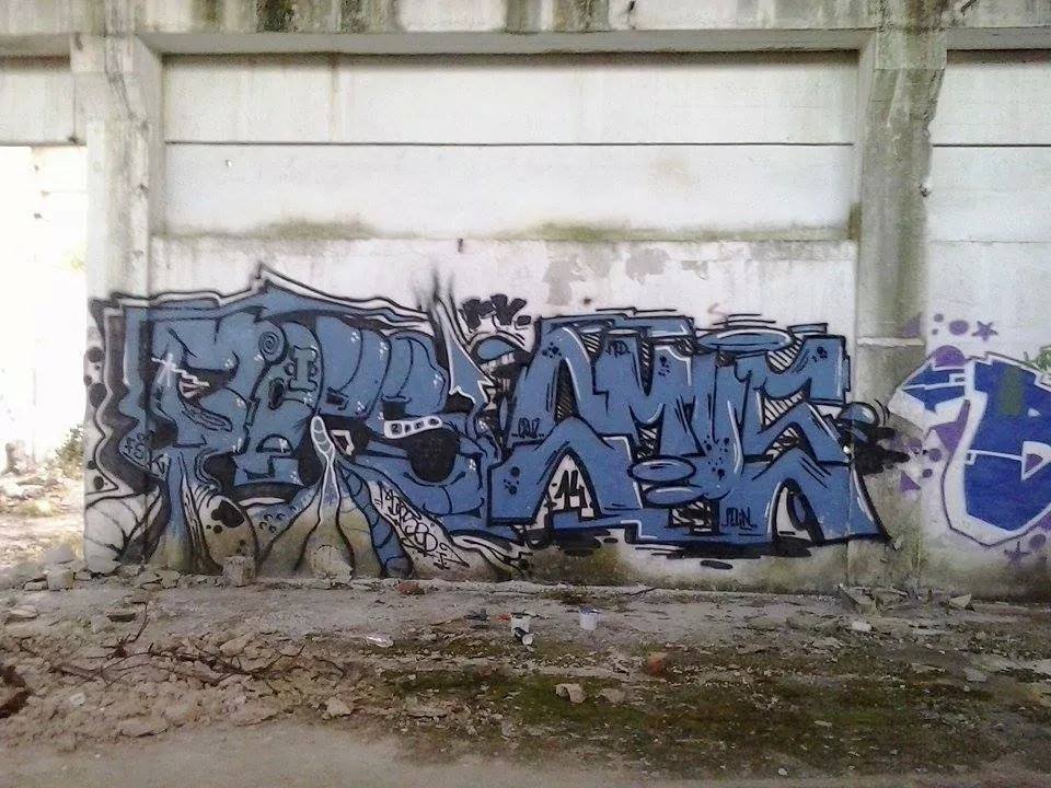 Graffiti Wall - Photo by okayone (2014)