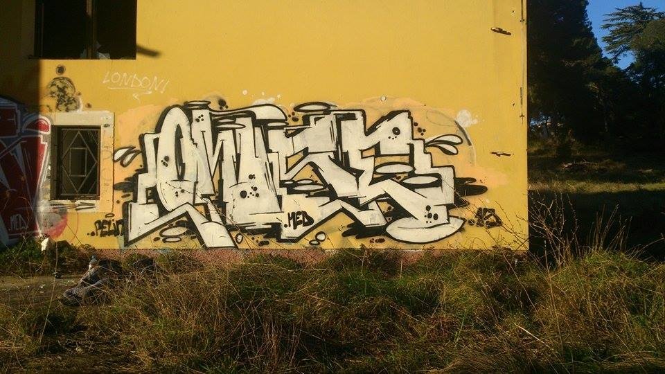 Graffiti Wall - Photo by okayone (2015)