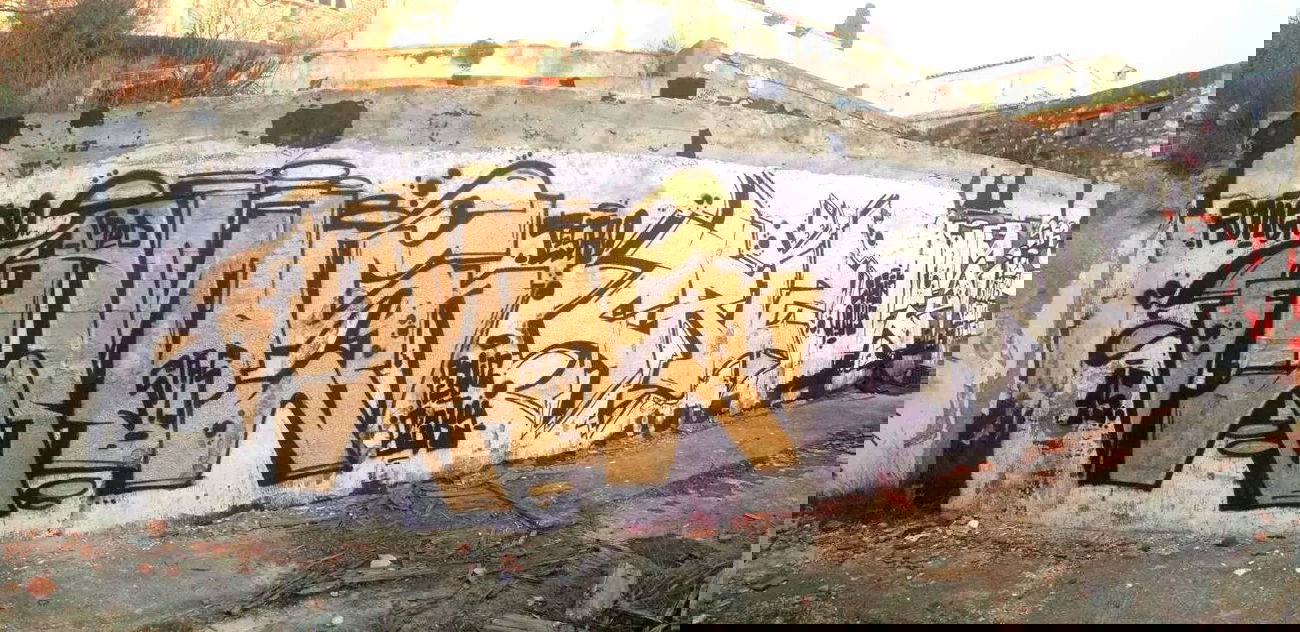 Graffiti Wall - Photo by okayone (2015)