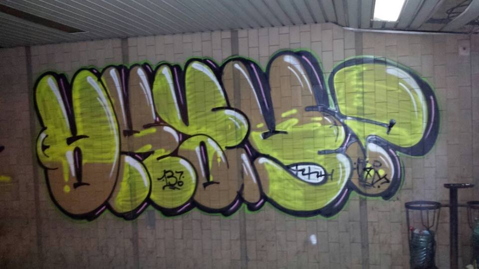 Graffiti Bombing - Photo by okayzor - okay, graffiti, throw