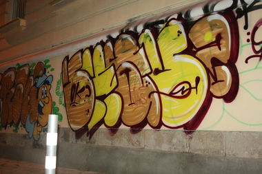 Graffiti Bombing - Photo by okayzor - graffiti, throwup, okay (2013)