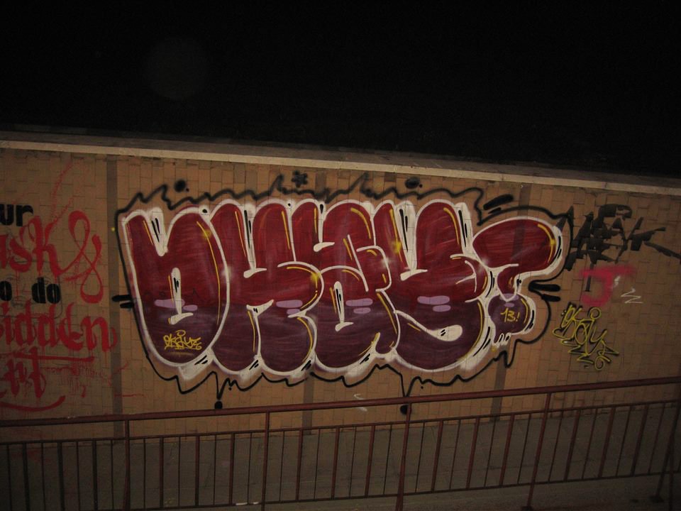 Graffiti Bombing - Photo by okayzor - okay, bomb, bombing (2013)