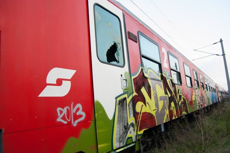 Graffiti Train in Wien - Photo by okeey - Egal