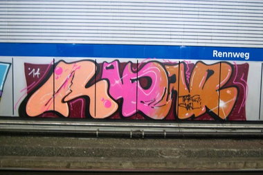 Graffiti Bombing in Wien - Photo by okeey - Line, Wien, Vienna (2014)