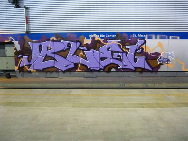 Graffiti Bombing in Wien - Photo by okeey