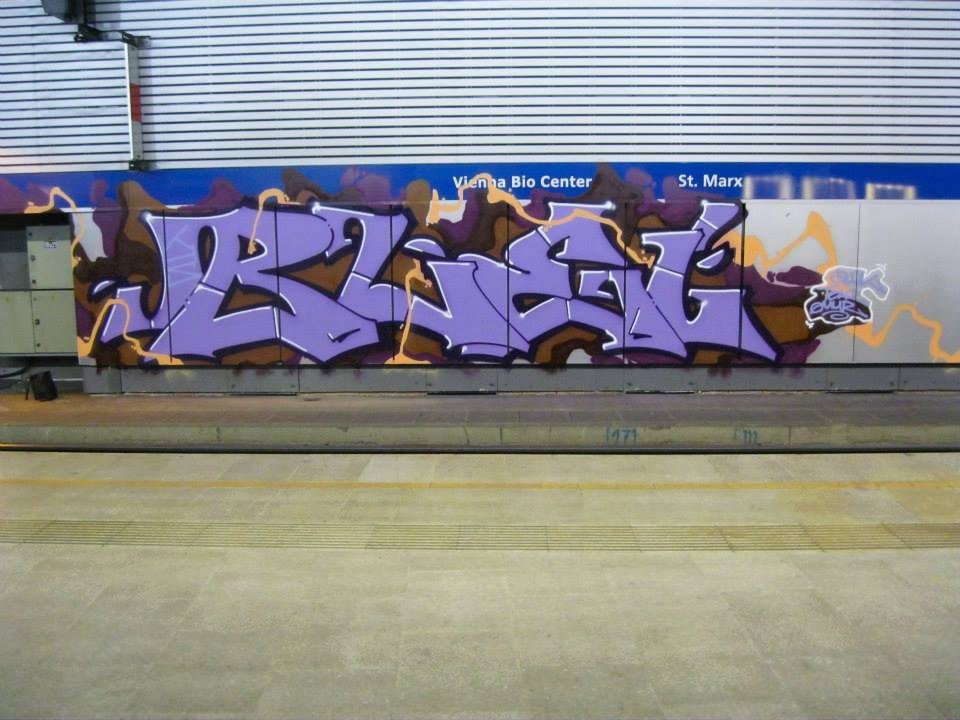 Graffiti Bombing in Wien - Photo by okeey