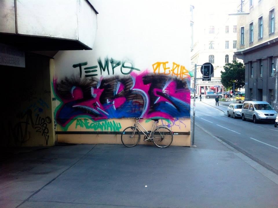 Graffiti Bombing in Wien - Photo by okeey