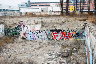 Graffiti Wall in Wien - Photo by okeey - papst