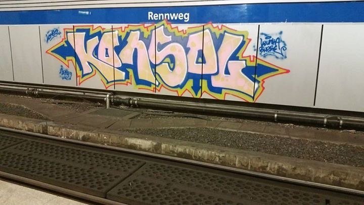 Graffiti Bombing in Wien - Photo by okeey - Konsol, Line, Wien (2014)