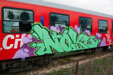 Graffiti Train in Wien - Photo by okeey - Noks