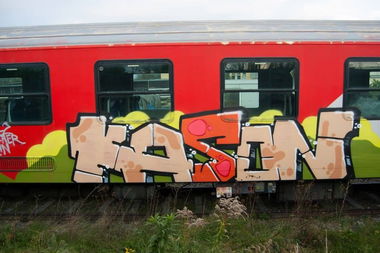 Graffiti Train in Wien - Photo by okeey - kason