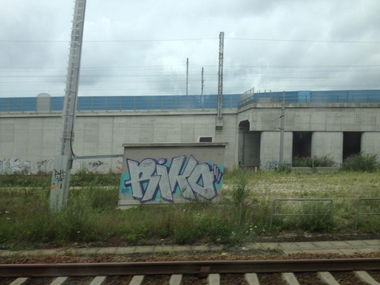 Graffiti Bombing in Linz - Photo by okeey - Riko, Rikoe, Line (2014)