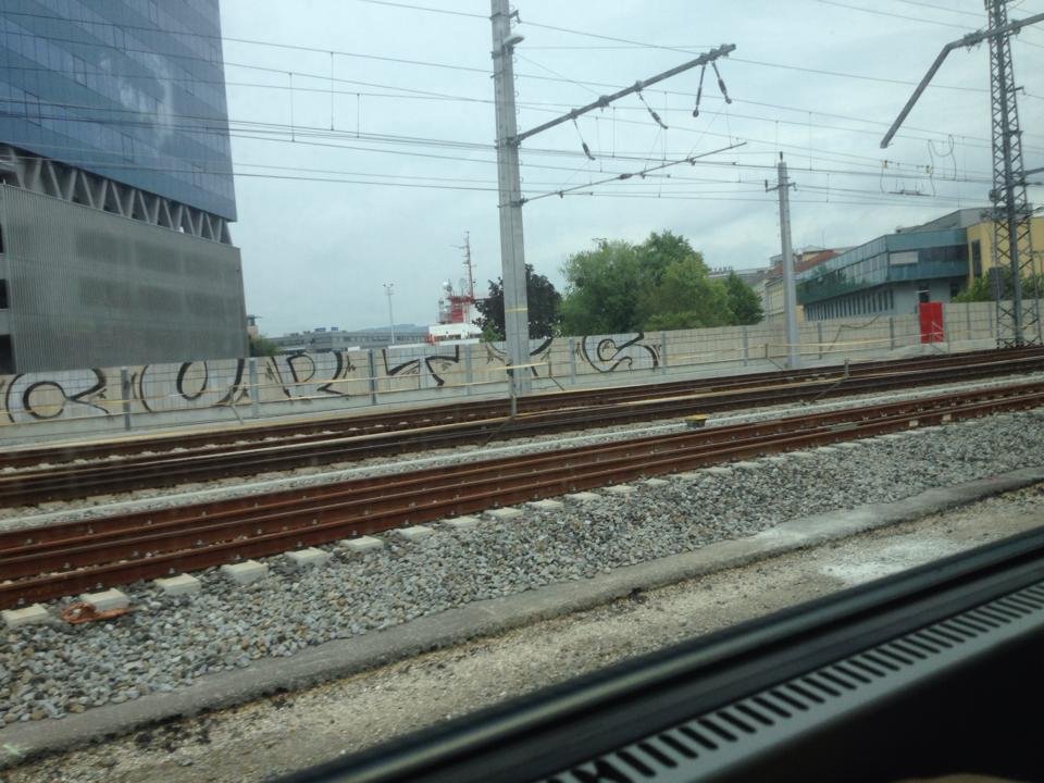 Graffiti Bombing in Linz - Photo by okeey - Curtis, Line, Linz (2014)