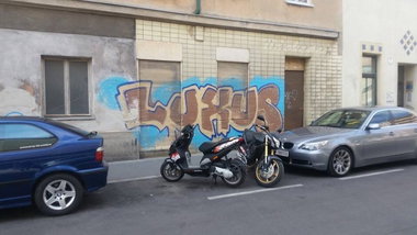 Graffiti Bombing in Wien - Photo by okeey - Luxus, Streetbombing, Wien (2014)