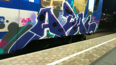 Graffiti Train in Wien - Photo by okeey - Line, Wien, Vienna