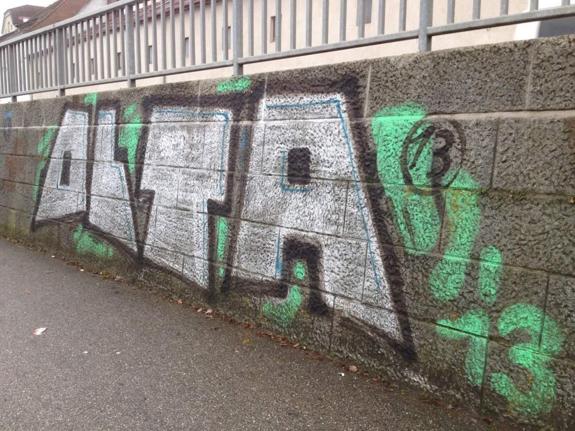 Graffiti Bombing in Linz - Photo by okeey - Olta