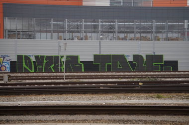 Graffiti Bombing in Wien - Photo by okeey - Lozer, TD2F, Line (2014)