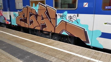 Graffiti Train in Wien - Photo by okeey - Line, Wien, Vienna (2015)