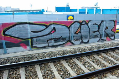 Graffiti Bombing in Austria - Photo by okeey - Line, Wien, Austria