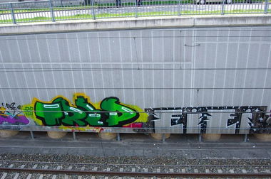 Graffiti Bombing in Austria - Photo by okeey - trip, Line, Wien