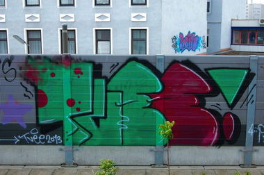 Graffiti Bombing in Austria - Photo by okeey - tvee, Line, Wien