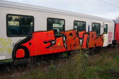 Graffiti Train in Wien - Photo by okeey - Ebir