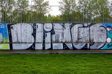 Graffiti Bombing in Wien - Photo by okeey - Blings