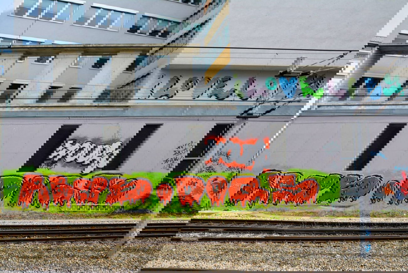 Graffiti Bombing in Wien - Photo by okeey - Rbcps, Yours, Doqs