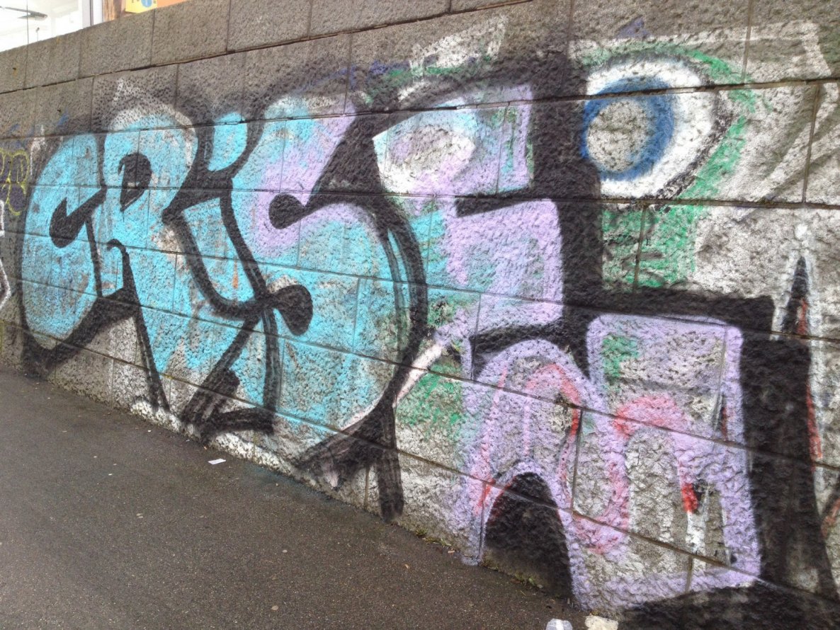 Graffiti Bombing in Linz - Photo by okeey - Crise