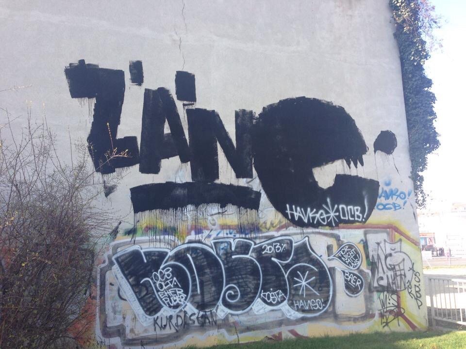 Graffiti Bombing in Wien - Photo by okeey - zäne, kosta, rollup (2014)