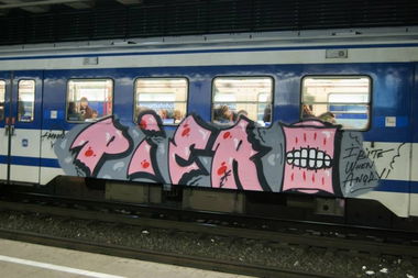 Graffiti Train in Wien - Photo by okeey