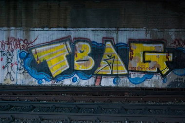 Graffiti Bombing in Wien - Photo by okeey - Tbag