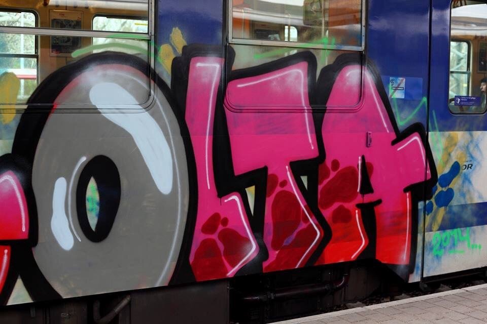 Graffiti Train in Wien - Photo by okeey - olta, trainbombing, wien (2014)