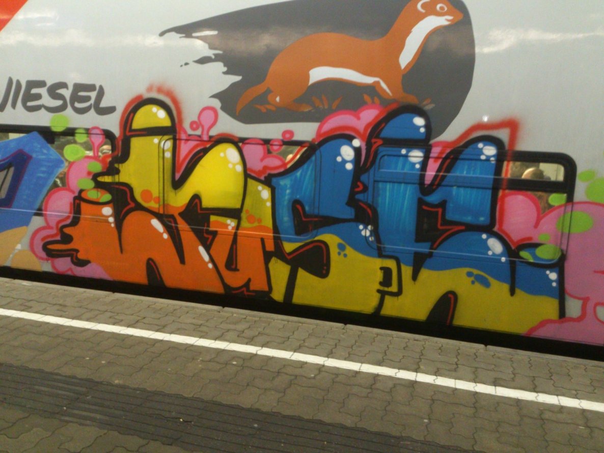 Graffiti Train in Wien - Photo by okeey - Line, Wien, Vienna